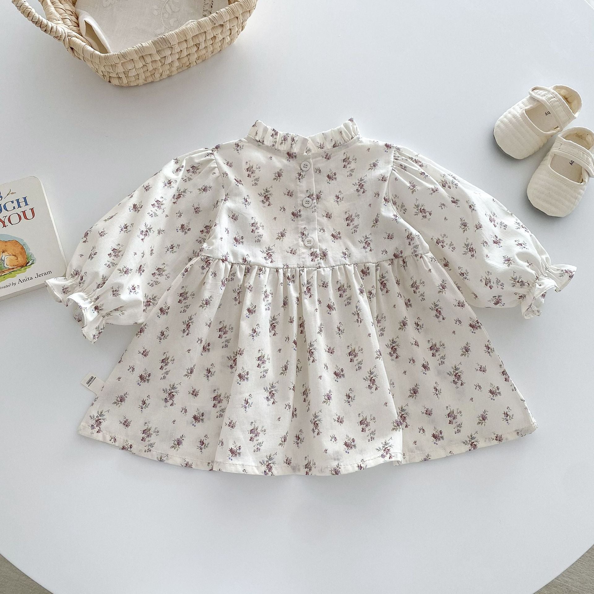 Robe fleurie de printemps pour bébé fille