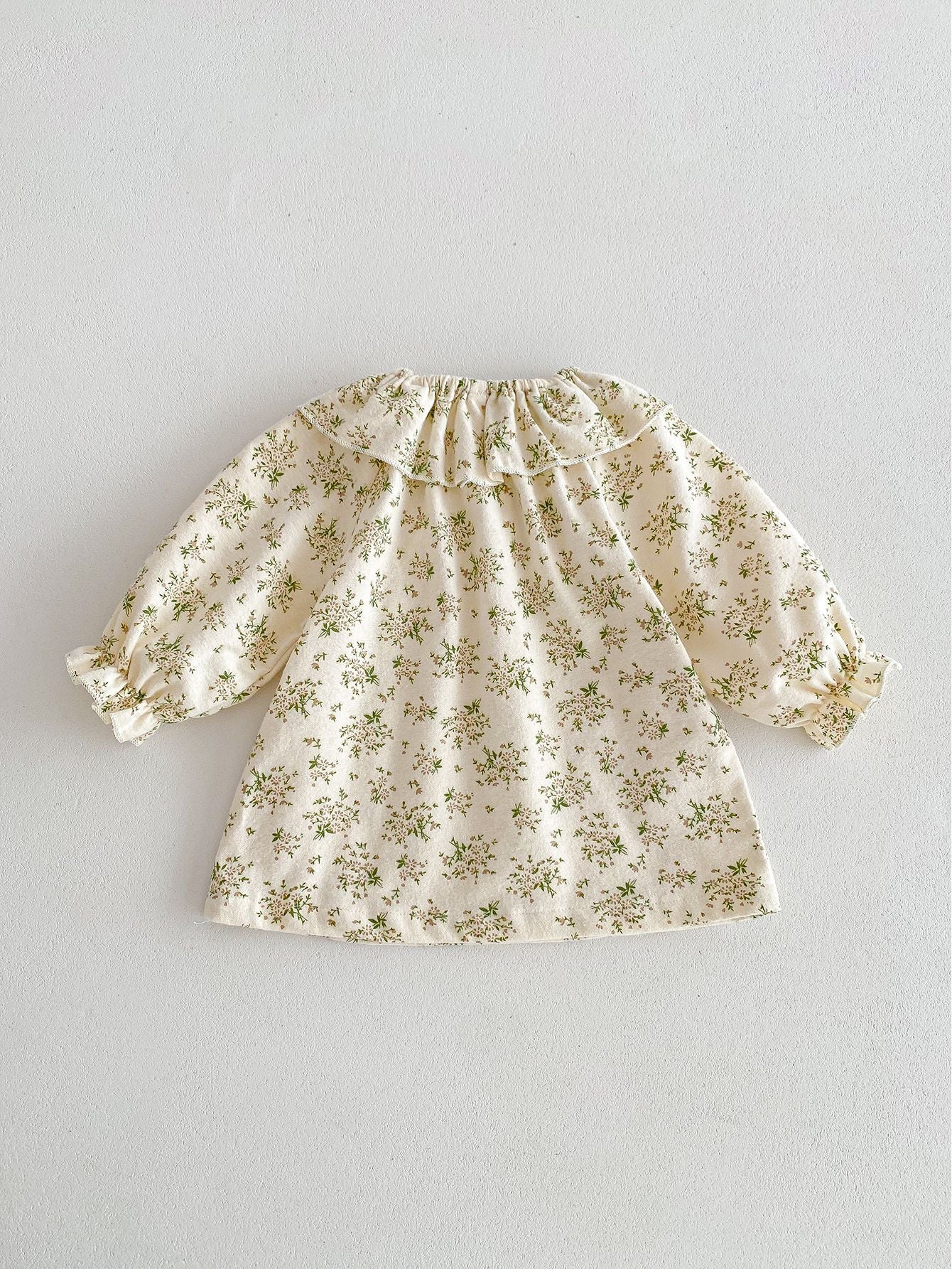 Robe fleurie de printemps pour bébé fille