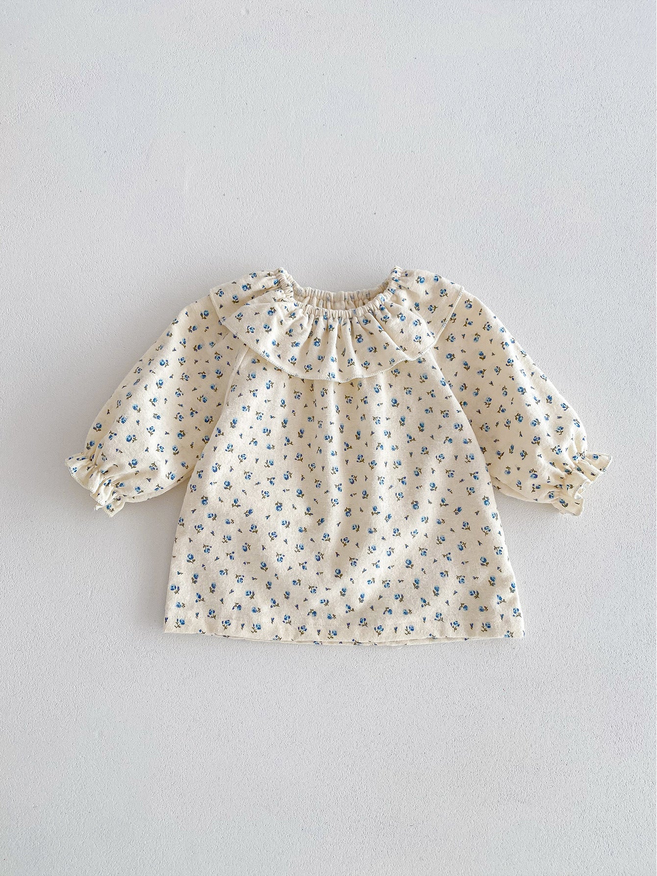 Robe fleurie de printemps pour bébé fille