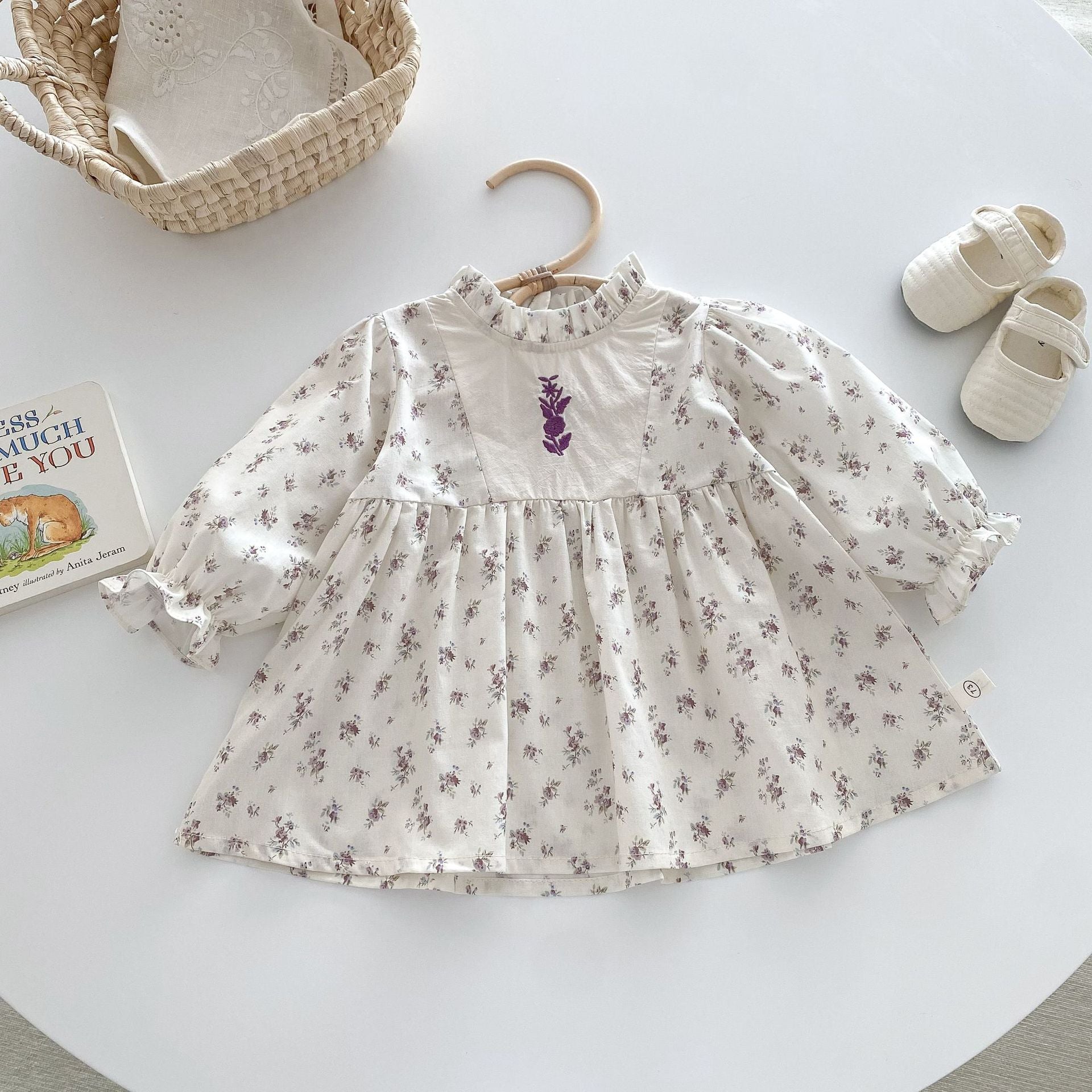 Robe fleurie de printemps pour bébé fille