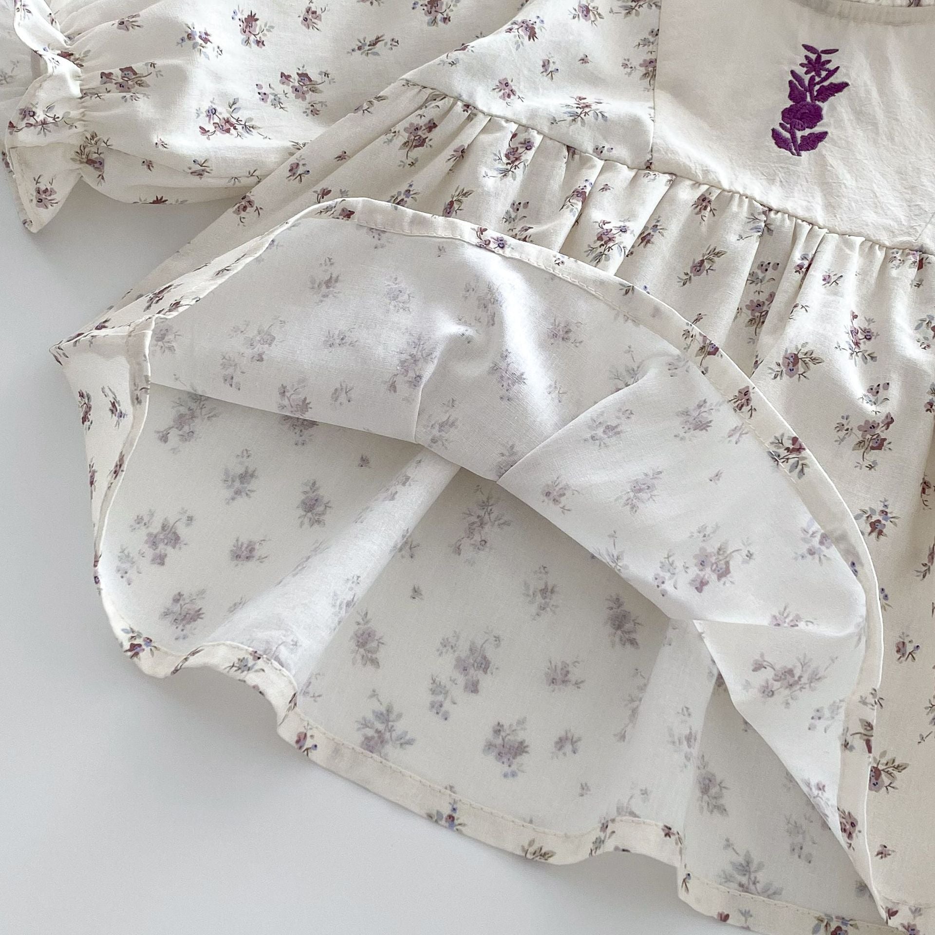 Robe fleurie de printemps pour bébé fille