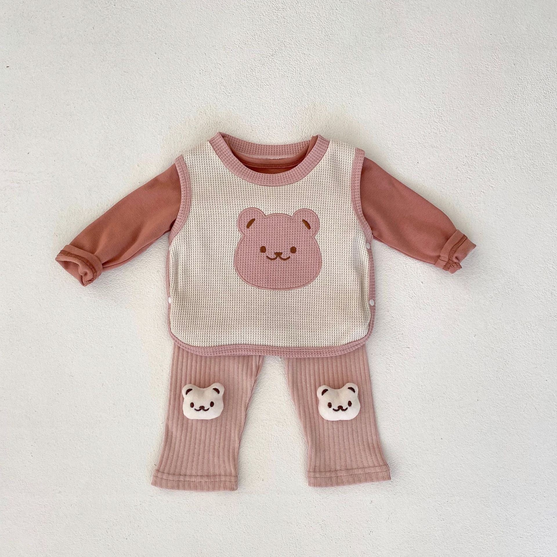 Ensemble 3 pièces gilet ours brodé + chemise à bascule de couleur unie + leggings pour bébé fille