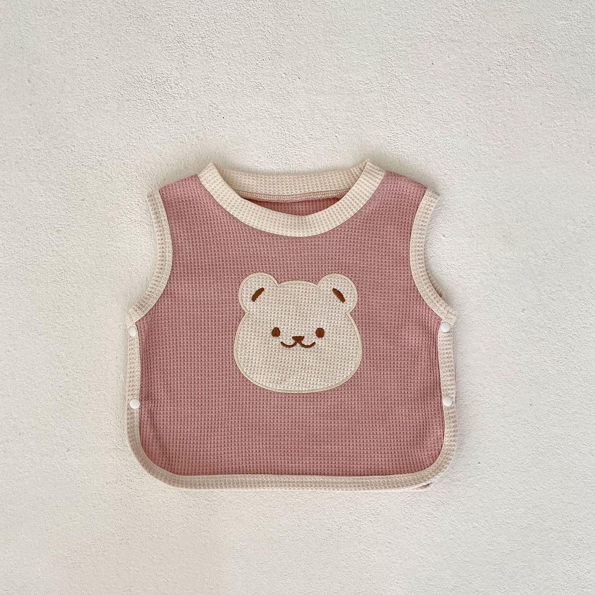 Ensemble 3 pièces gilet ours brodé + chemise à bascule de couleur unie + leggings pour bébé fille