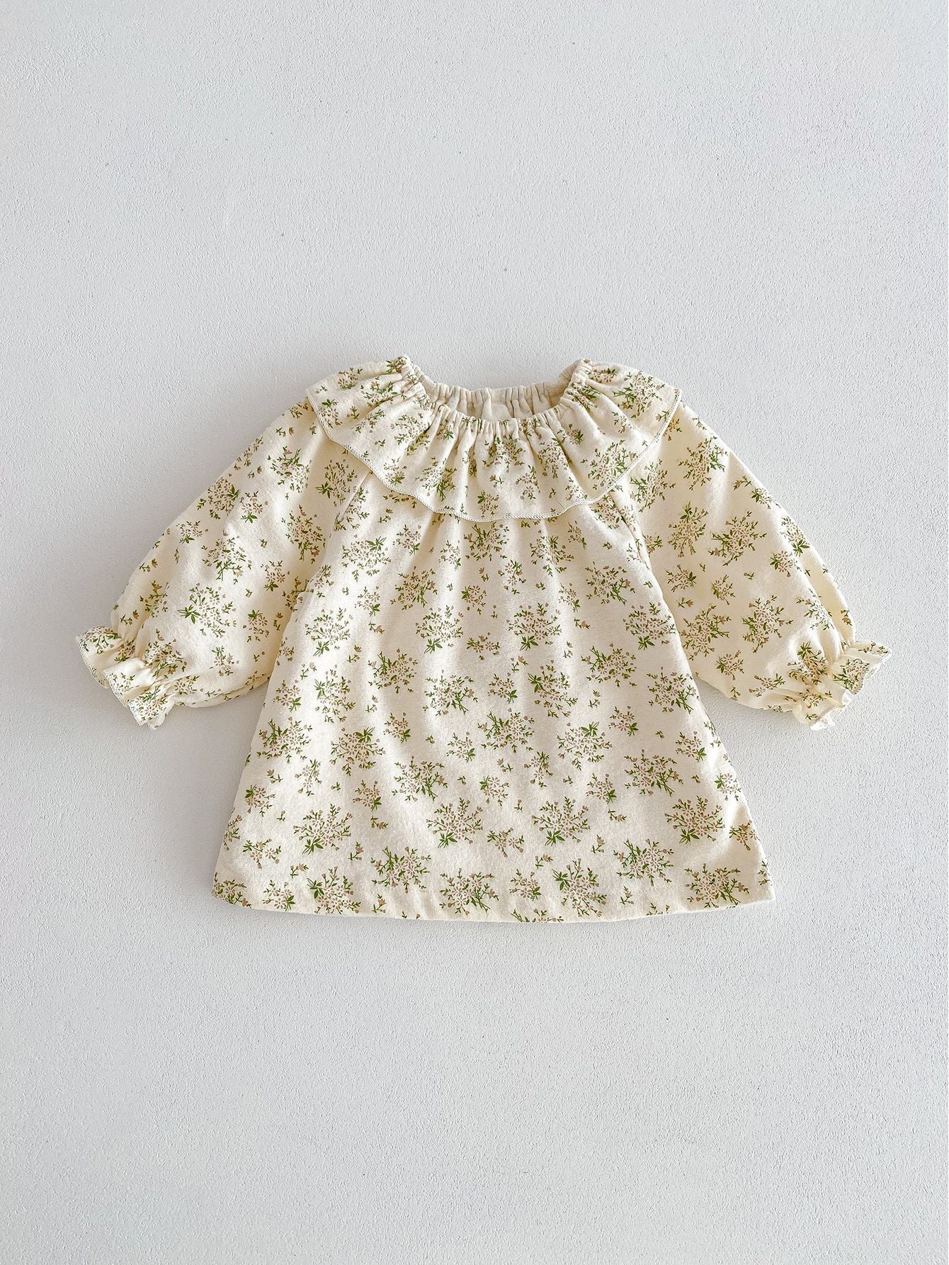 Robe fleurie de printemps pour bébé fille