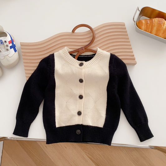 Вязаный теплый свитер для маленьких девочек с круглым вырезом черного и белого цвета